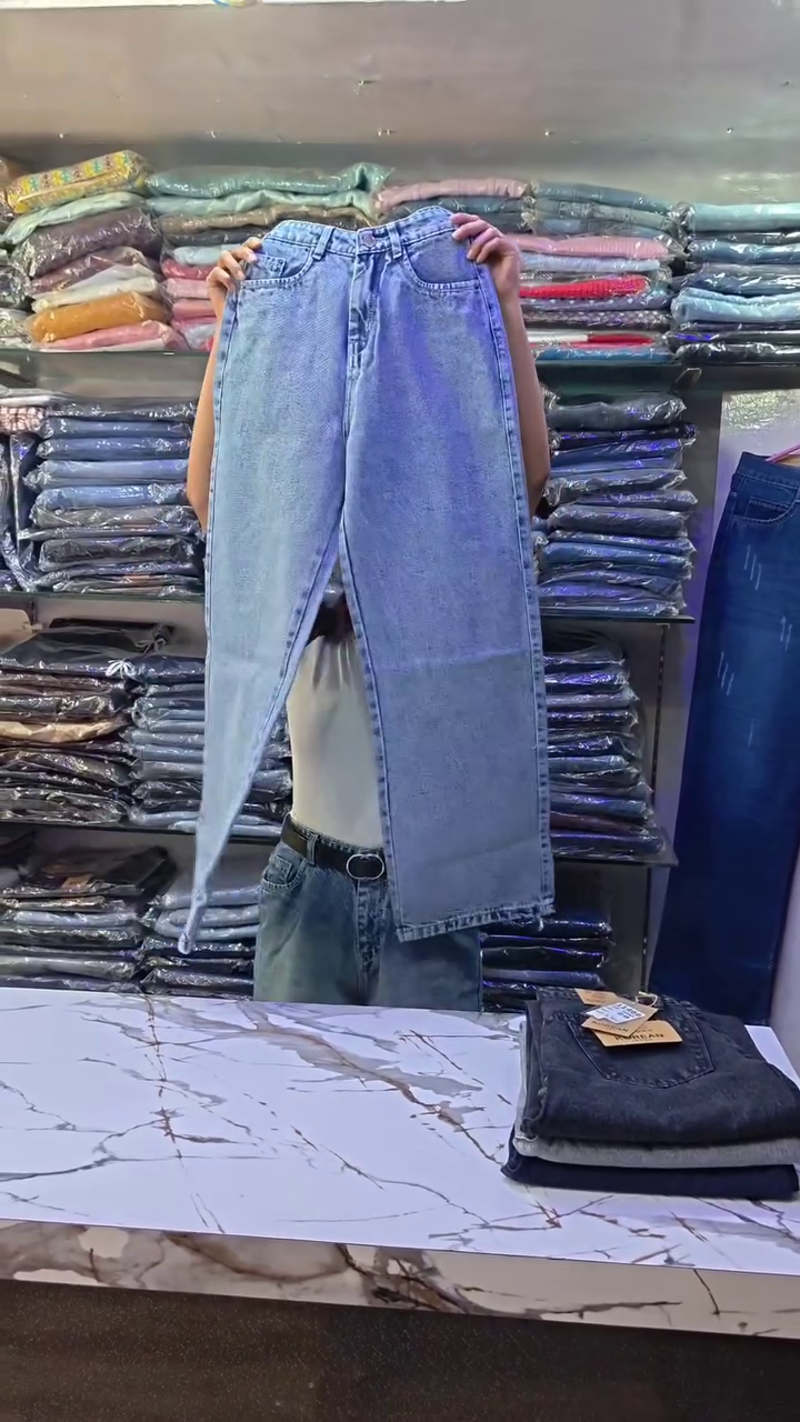 Women Jean Boyfriend Fit High-Rise Heavy Fade Stretchable Jeans