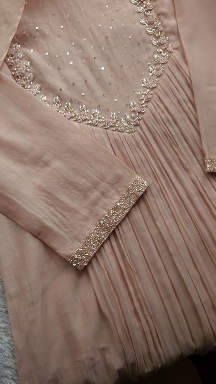 Women Embroidered Straight Sleeveless Kurta Set with Slim Pants and Tissue Dupatta - Image 9