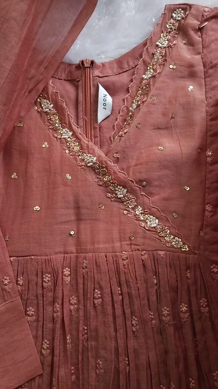 Women Embroidered Straight Sleeveless Kurta Set with Slim Pants and Tissue Dupatta - Image 4