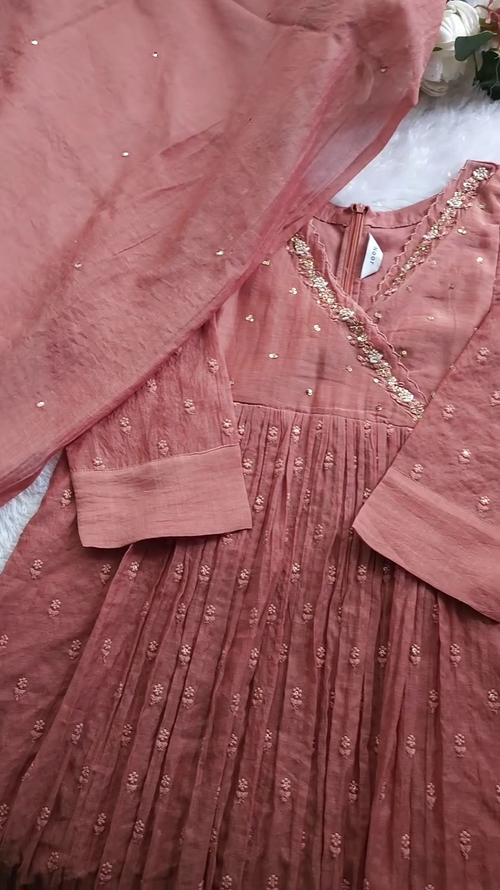 Women Embroidered Straight Sleeveless Kurta Set with Slim Pants and Tissue Dupatta - Image 3